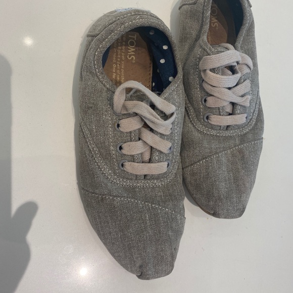 Toms - Picture 3 of 3